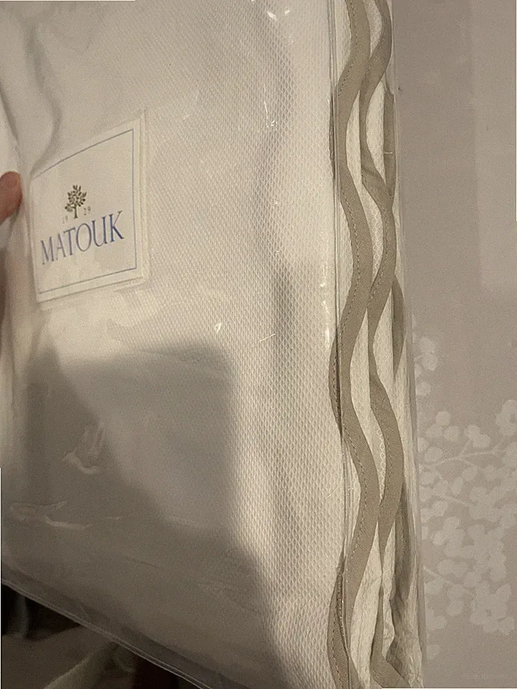 $350 Matouk India New King Pique Coverlet Camilla 100% Cotton Dune Scallop LAST