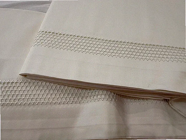 $685 Matouk Italy NWT 1pc Queen Flat Sheet 600TC Sateen Lace Ivory Olivia 7 Sold