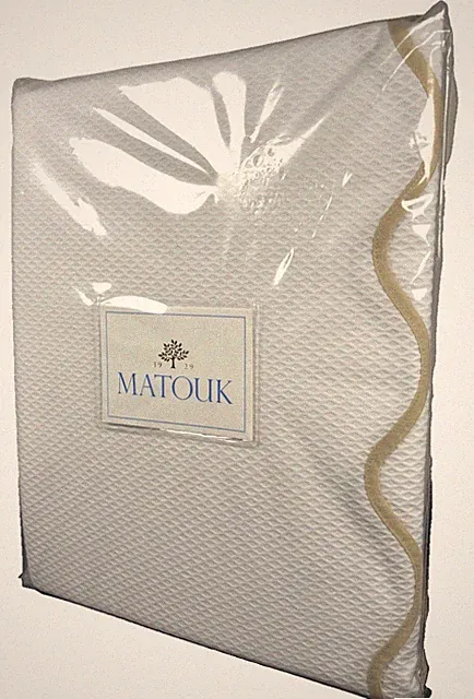 Matouk KING Coverlet Cotton 064NM Lanai Scalloped Luxury Bedding White Tan
