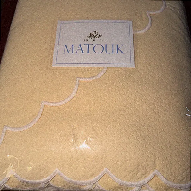 Matouk King Coverlet Diamond Pique Butter White Scallops New
